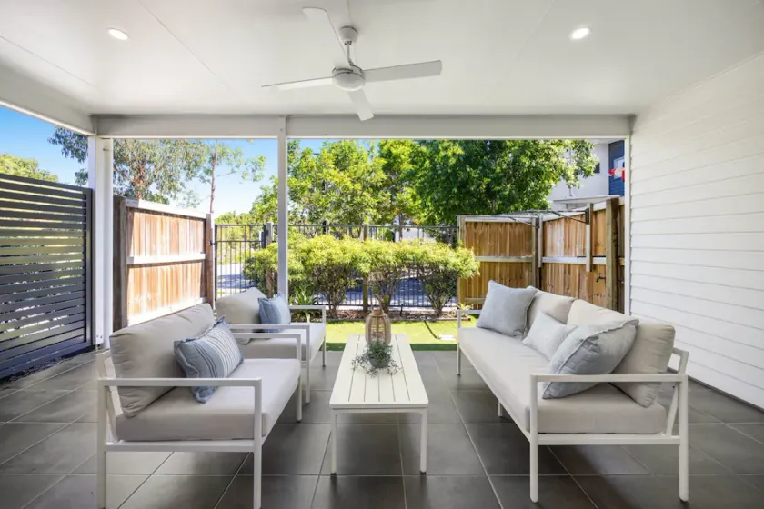 Bright 3-Bed Home with Private Courtyard - Image 1