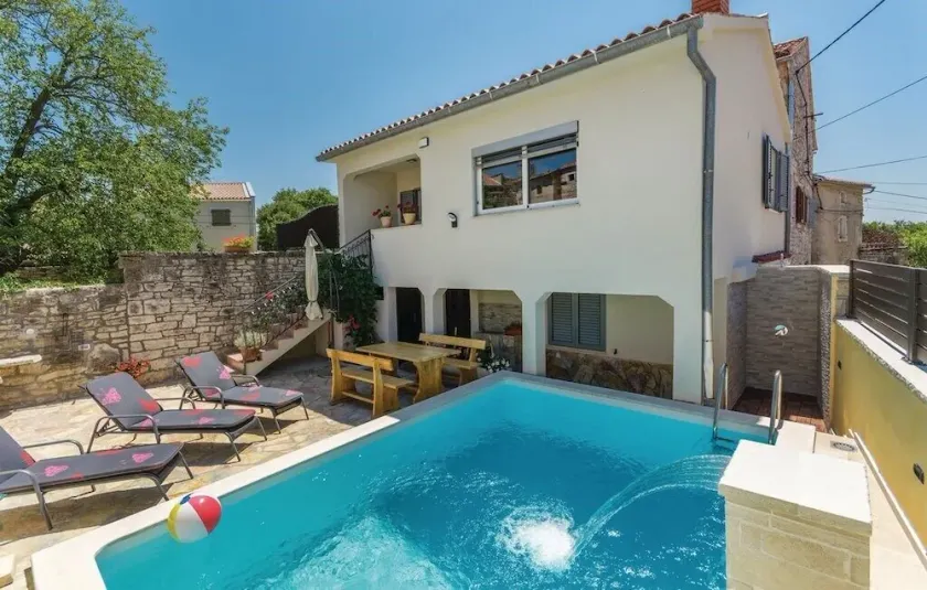 Villa Kris with Pool in Mrgani - Image 1