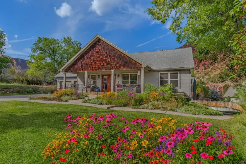 Cozy Home with Sauna 5 bedrooms 3 bathrooms Sleeps 12 - Image 1
