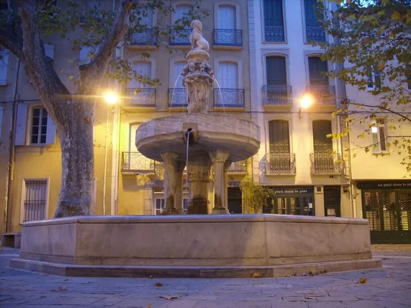 Casa centro da cidade velha; bar de vinhos e cafés 50m, para o mar 30 minutos Pyrenees perto - Image 1
