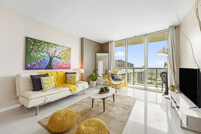 Beautiful apartment in the heart of downtown, 44th Floor - Image 1