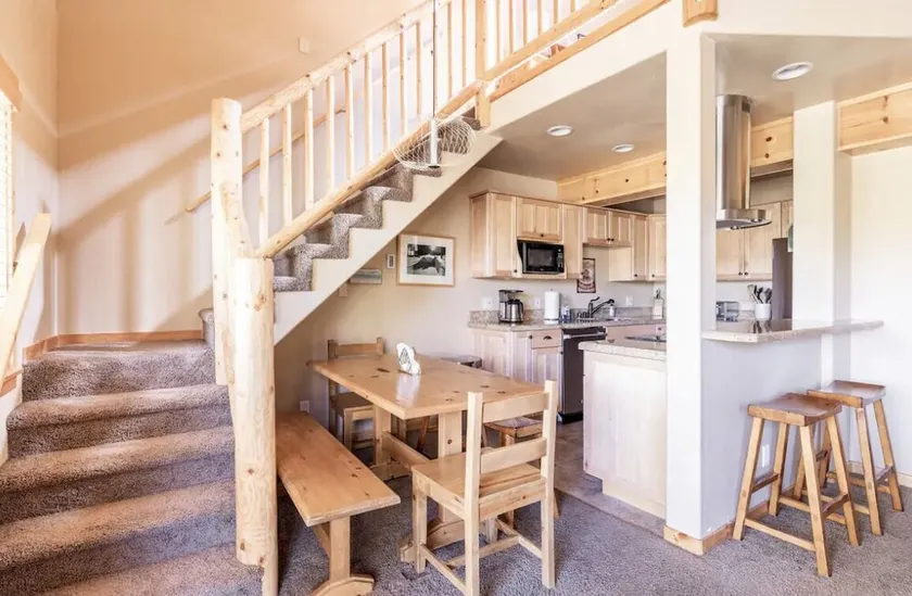 Condo haut de gamme près de Canyon Lodge - complètement rénové avec garage! - Image 1