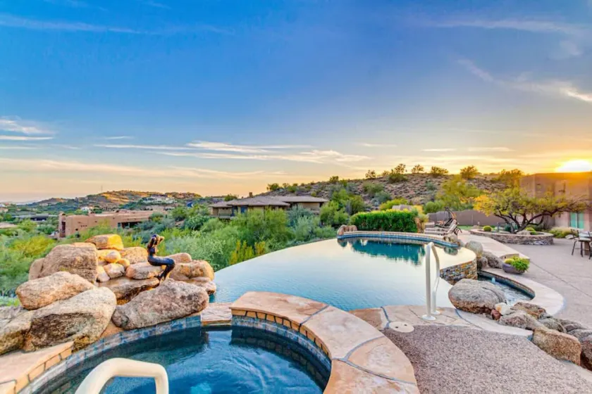 Desert Oasis/Luxury 5 Bedroom w/Heated Spa & Pool - Image 1
