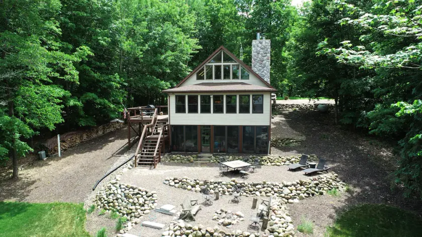 Cozy Family Cabin on Island Chain of Lakes - Image 1