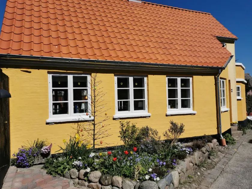 Die gelbe Perle - Fischerhaus mit Blick auf den Hafen. - Image 1