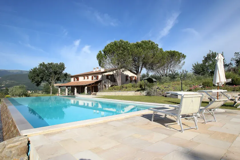 Smuk rummelig villa, 5 senge, 15m Infinity Pool, elevator, Have, oliventræer. - Image 1