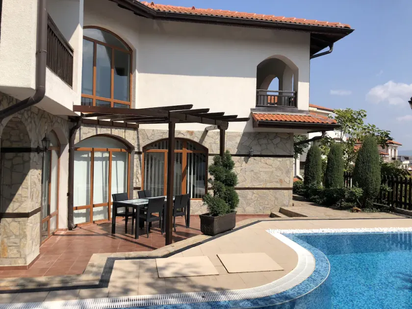 Luksusferievilla med privat pool i 4 * resort - Image 1