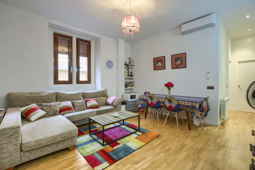 Spacious and Bright Apartment in Center of Madrid - Image 1
