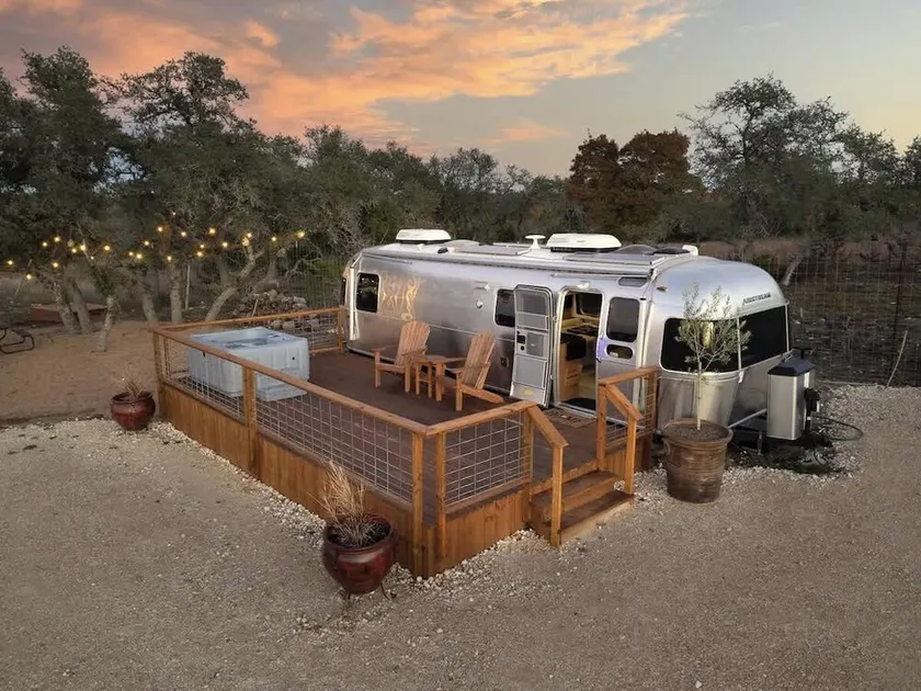 Airstream Getaway - Hot Tub & Fire Pit - Image 1