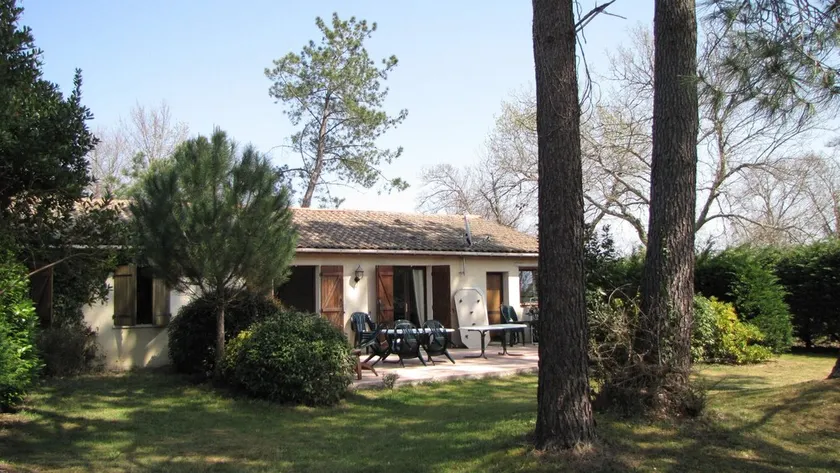Nice location near the lake, 12 KM to Atlantic, 4 bedrooms, with huge garden - Image 1