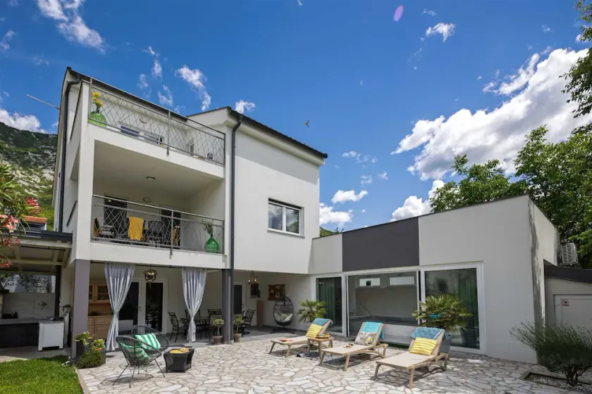 Lake & Sea House med 4 soveværelser og pool - kun 260 EUR i juli / august - Image 1