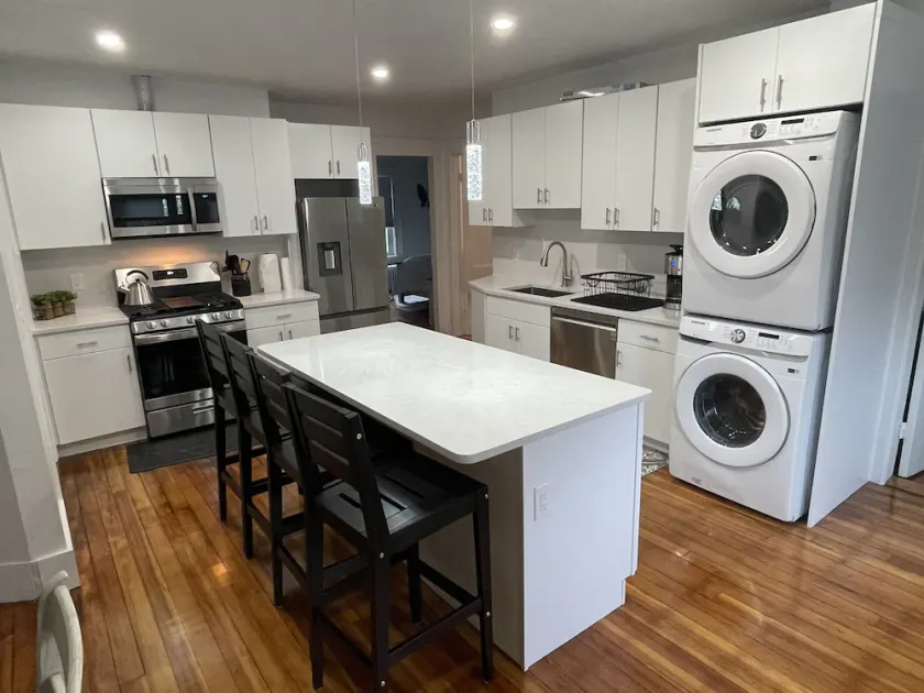 Lovely 3-Bedroom in Historic Downtown Ipswich - Image 1