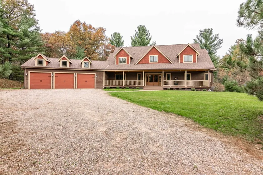 LAKEFRONT FAMILY RETREAT ON THE EASTERN SIDE OF CASTLE ROCK LAKE - PET FRIENDLY - Image 1