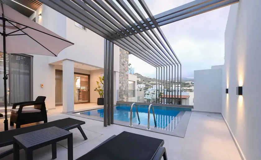 Luxury Suites with private Swimming pool 1st floor - Image 1