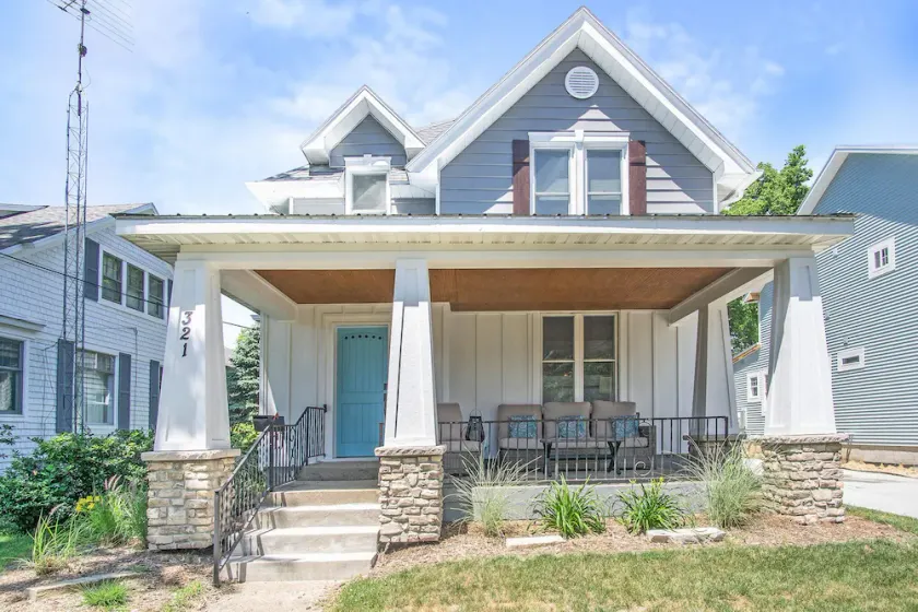 Location, Design, Indoor/Outdoor space, close to town and beach! - Image 1