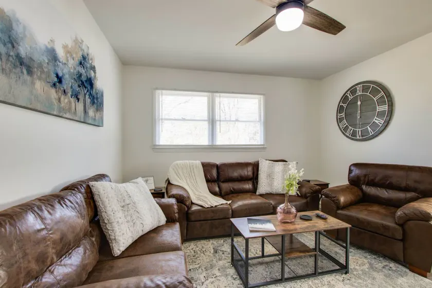 Cozy home on a secluded lot - 40 mins from Nashville, 5 min from MTSU! - Image 1