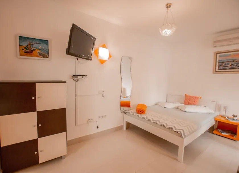 Cute studio apartment for 2 with a pool - Image 1