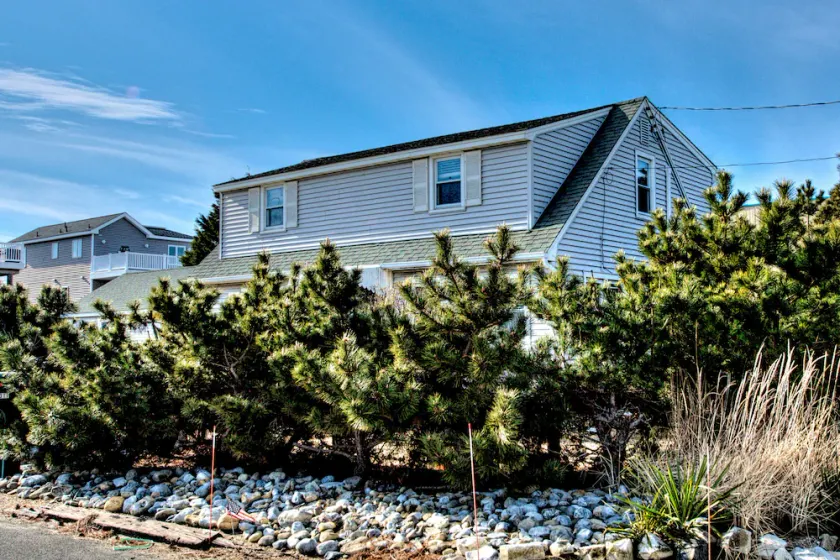 Newly Renovated, Rustic Decor Surf City Apartment. - Image 1