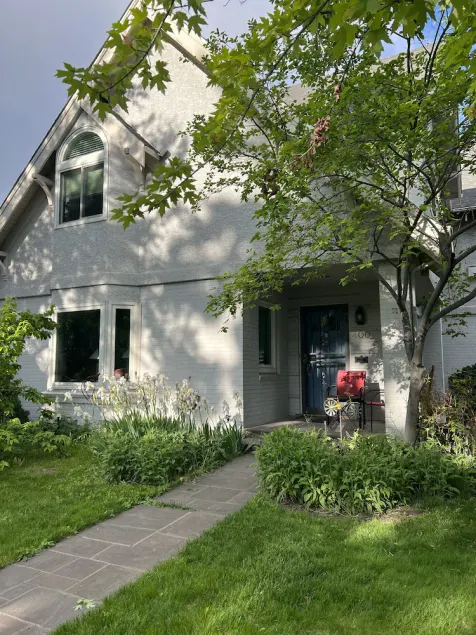Beautiful Hilltop Home! Conveniently located near Cherry Creek. Family Friendly! - Image 1