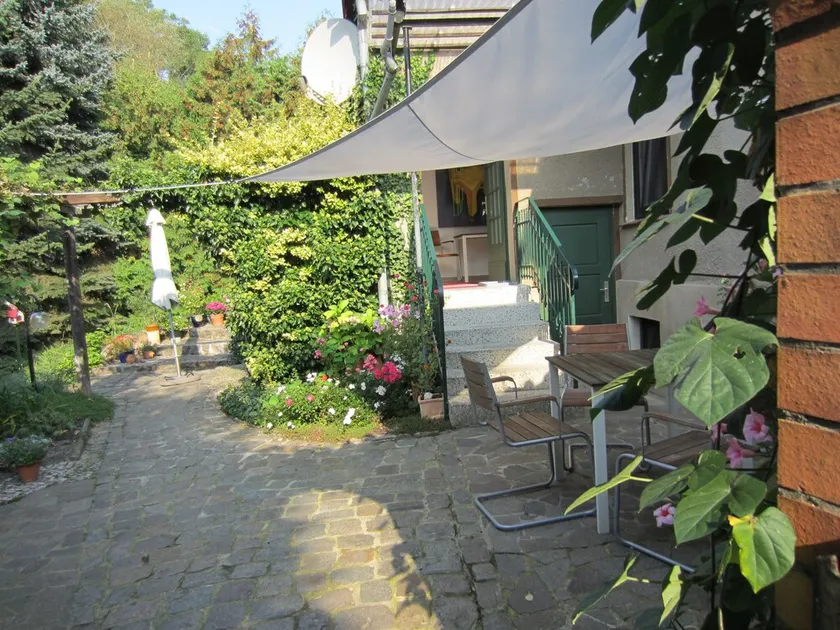 Apartment in a family house on 4 500 sqm plot - Image 1