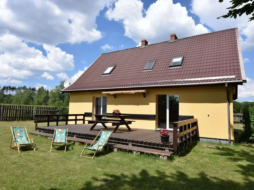 Cottage in a Quiet Location by the Lake Mausz, Parchowo in Kashubia - Image 1
