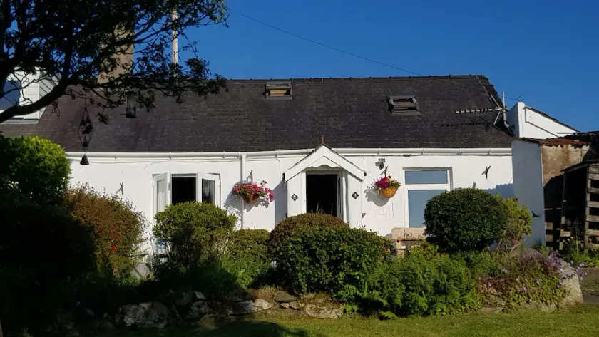 Small and cosy traditional Welsh cottage, Carmel , Caernarfon  - Image 1