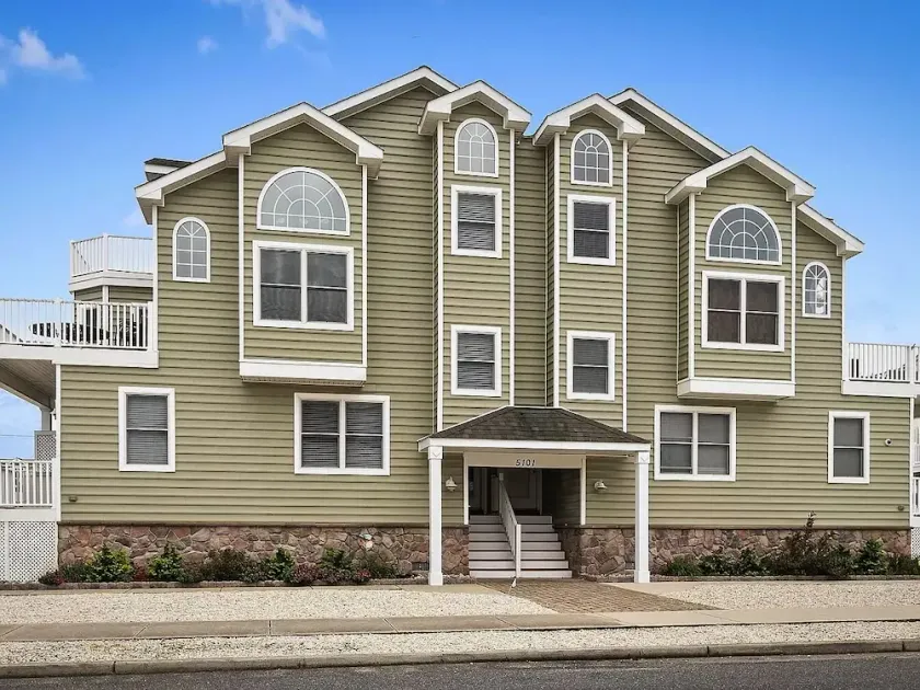 5101 Central, 5/4, Corner-Sleeps 14-5 Cars-Sunsets-3 Decks-Grill-2 MBR's - Image 1