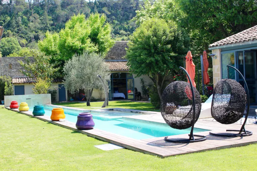 Altes Bauernhaus im mittelalterlichen Dorf mit Pool im großen Garten - Image 1