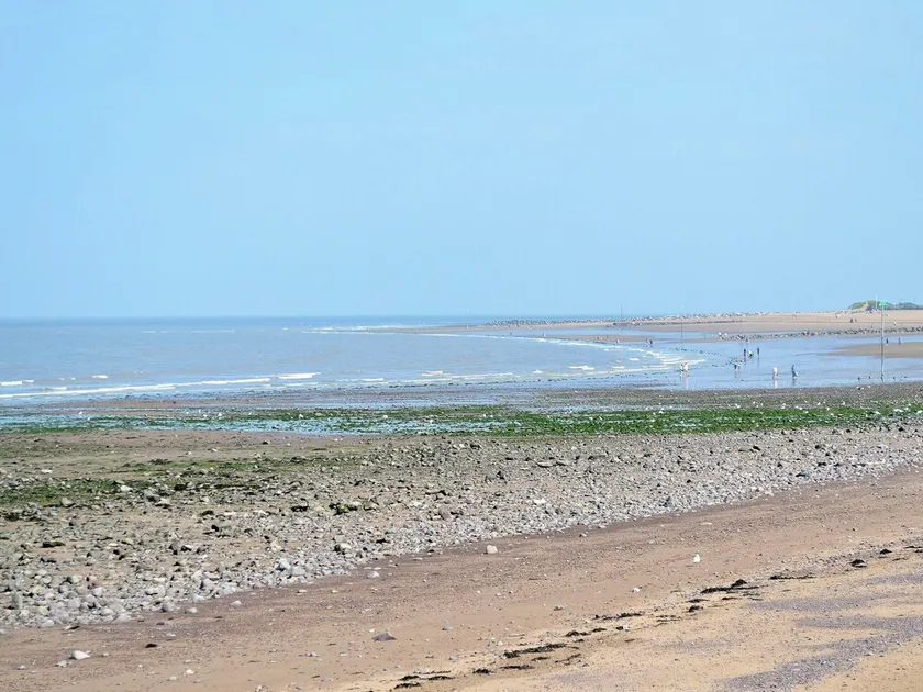 3 bedroom accommodation in Minehead - Image 1