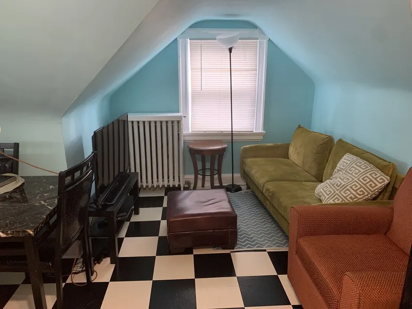 Attic Apartment in Leafy Roland Park - Image 1