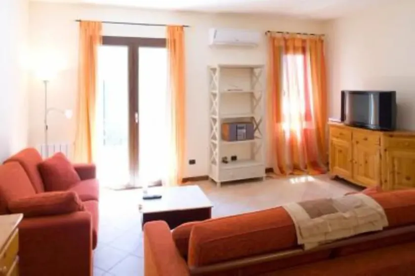 PRÄCHTIGE, WARMHERZIGE WOHNUNG IM HERZEN EINES TYPISCHEN SIZILIANISCHEN DORFS! - Image 1