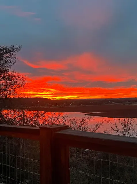 Relax at Sunset Cabin — Panoramic Lakefront views! - Image 1
