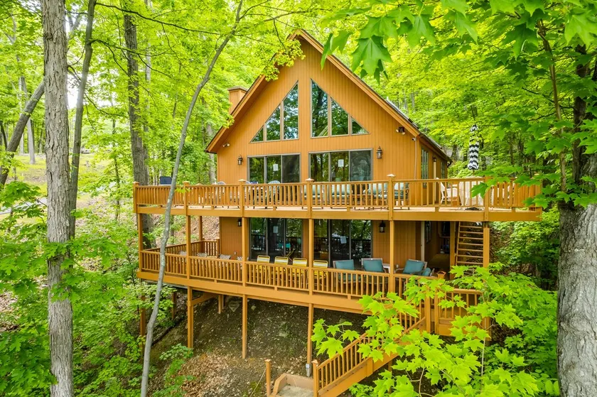 SPECTACULAR CANANDAIGUA LAKE TREE TOP CABIN! - Image 1