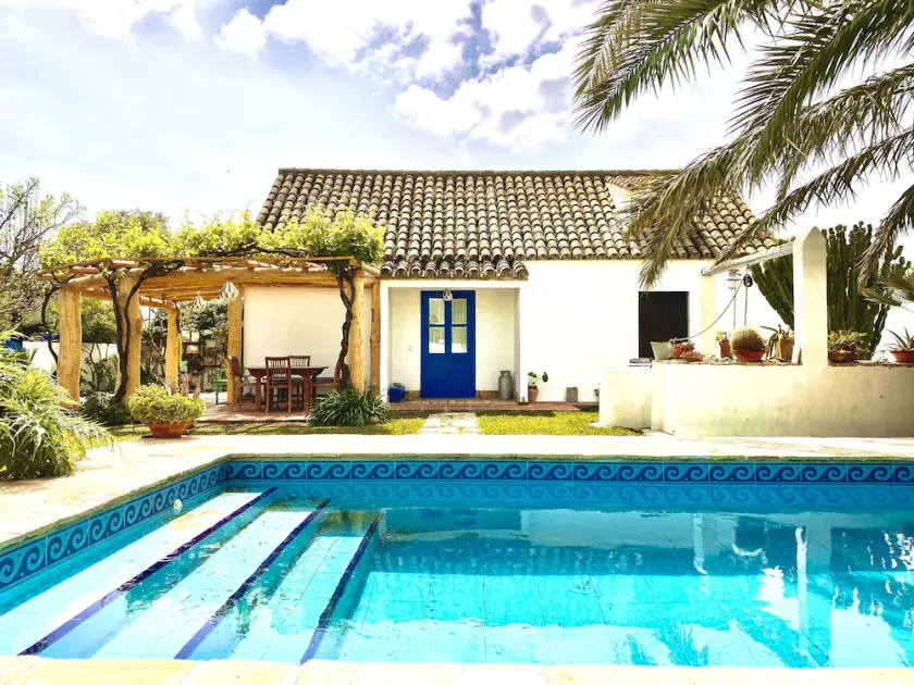 Modernisiertes, andalusisches Bauernhaus mit privatem Pool direkt am Strand - Image 1