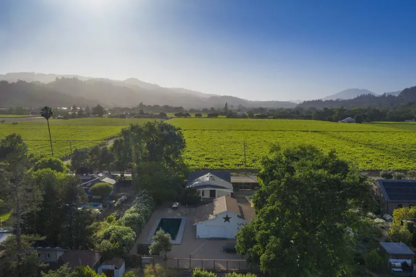 3 bd 2 ba Vineyard View Farmhouse close to downtown St. Helena Permit PL24-006 - Image 1