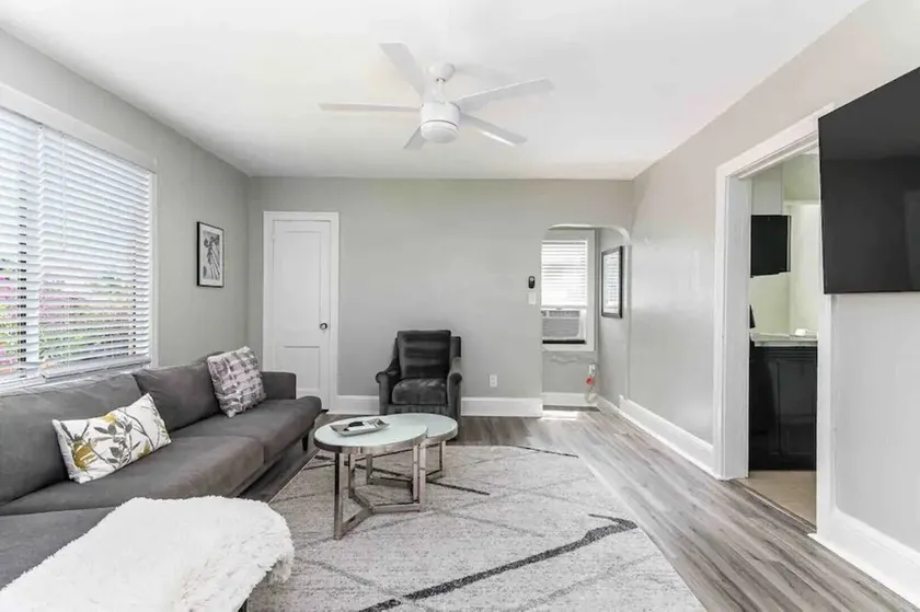 Getaway on Kenilworth - Image 1