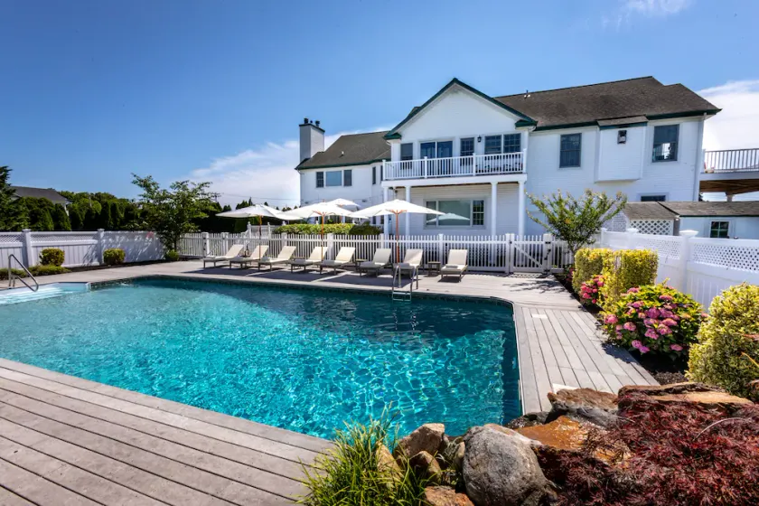 11-Bedroom Mansion with an Seasonal Outdoor Pool open now plus 10.5 bathrooms - Image 1