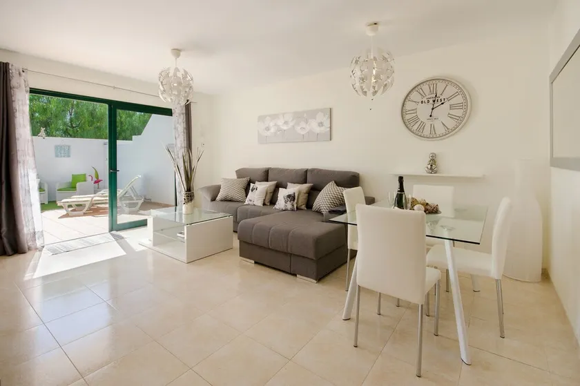 Elegant Duplex Home with Private Patio and Jacuzzi, Wi-Fi & Sea View - Image 1