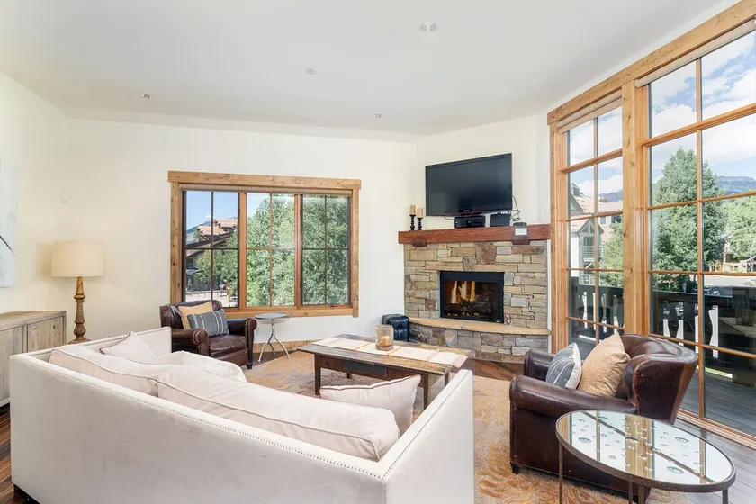 Luxury 4BDR Condo Walk to Gondola | Deck + Views | Hike, Bike & Relax - Image 1