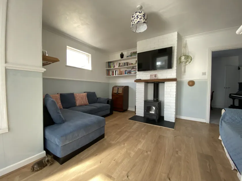 Beautiful cottage in tranquil location with large garden - Image 1