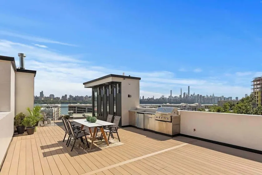Hudson Views - Image 1