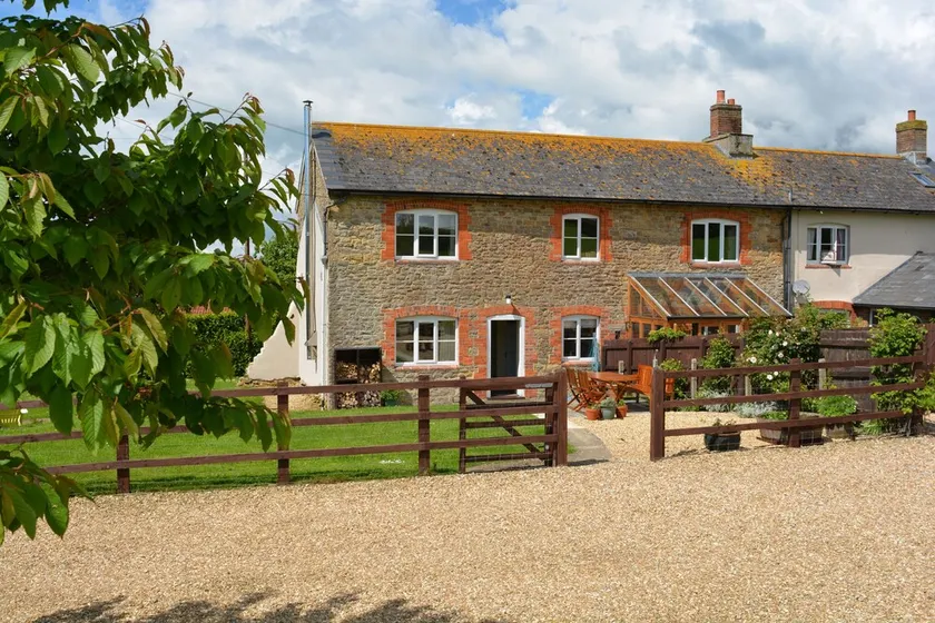 Traditional cottage with spacious enclosed garden close to Bridport & beaches - Image 1