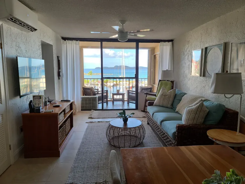 Sapphire Dreaming, Best Location! King Bed and Queen sleeper + added touches.  - Image 1