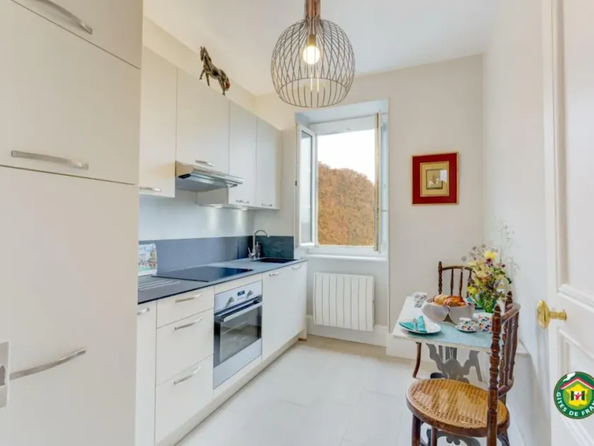 Charmant appartement rénové à Chantilly avec WiFi et parking - Image 1