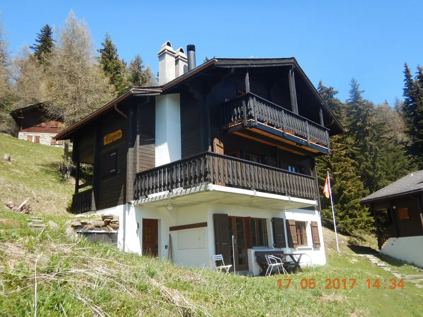 Familienfreundlich Dreifamilien-Chalet \"Thomson\" auf der Bettmeralp - Image 1