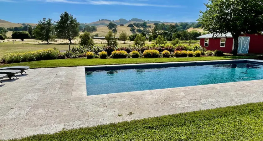 Abgeschiedene Single Story Ranch mit Pool auf 2. 5 Hektar in der Nähe des Sonoma Square - Image 1