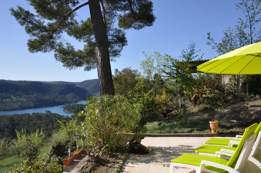 Smukt renoveret provencalsk bondegård med storslået udsigt over søen Esparron de Verdon - Image 1