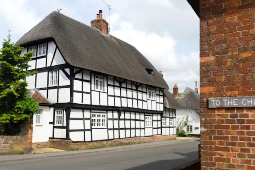 Two Bedroom Thatched cottage - Image 1