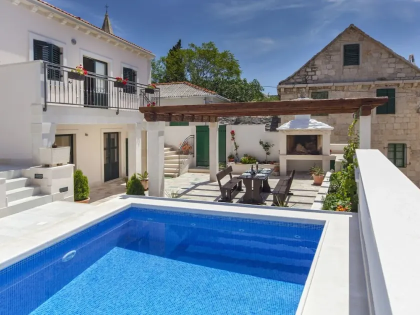 Belle villa traditionnelle en pierre dalmate, piscine privée et vue sur la mer, à seulement 200 mètres de la plage! - Image 1