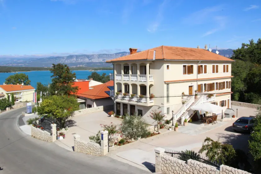 Three bedroom apartment with balcony and sea view Soline, Krk (A-19198-b) - Image 1